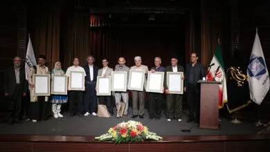 تجلیل از ۱۲ هنرمند و رونمایی از طرحی برای هنرهای سنتی ابران تجلیل از ۱۲ هنرمند و رونمایی از طرحی برای هنرهای سنتی ابران
