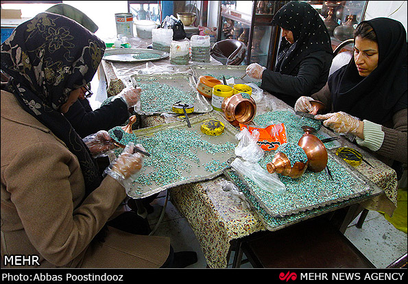 فیروزه‌کوبی؛ شکوه سنگ آسمانی بر سینه فلزات اصفهان